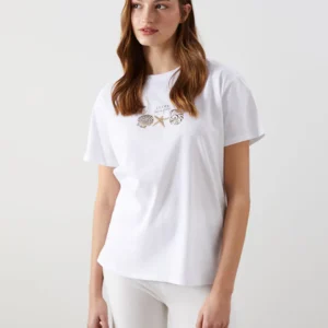 تيشيرت نسائي بقصة كلاسيكية لون ابيض