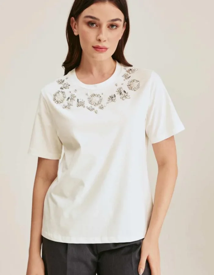 تيشيرت نسائي بأكمام قصيرة